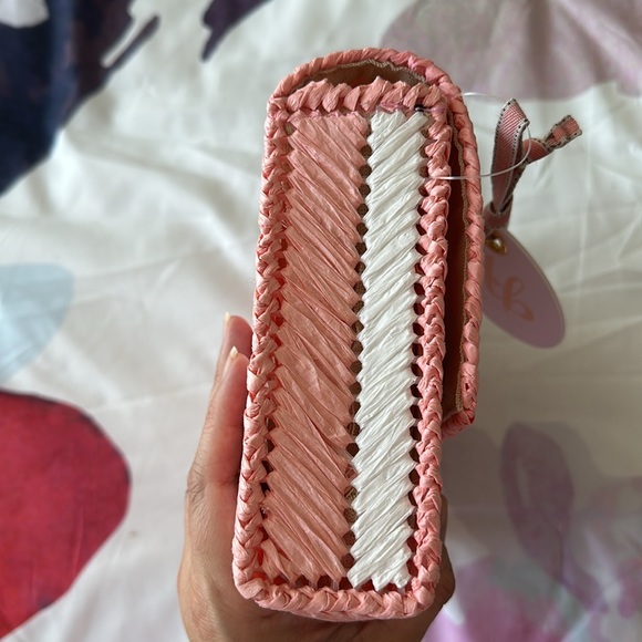 btb Los Angeles Pink & White Straw Clutch NWT - Picture 4 of 7
